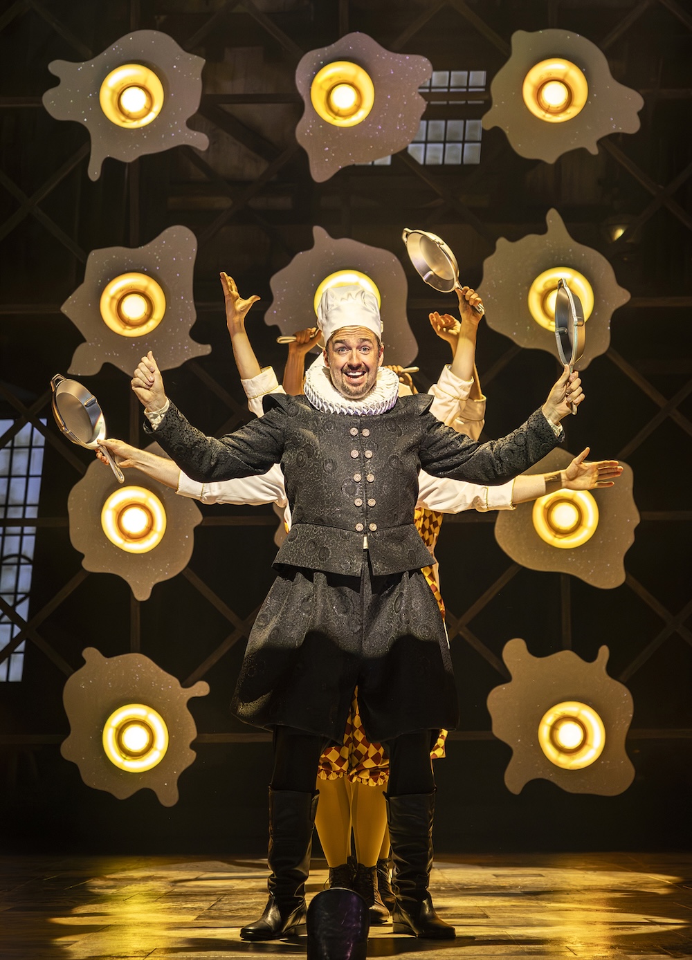 Something Rotten_Pamela Raith Photography Jason Manford with a frying pan