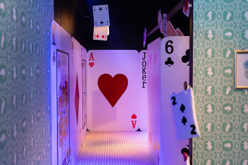 Z-ARTS ADVENTURES IN WONDERLAND Large playing cards