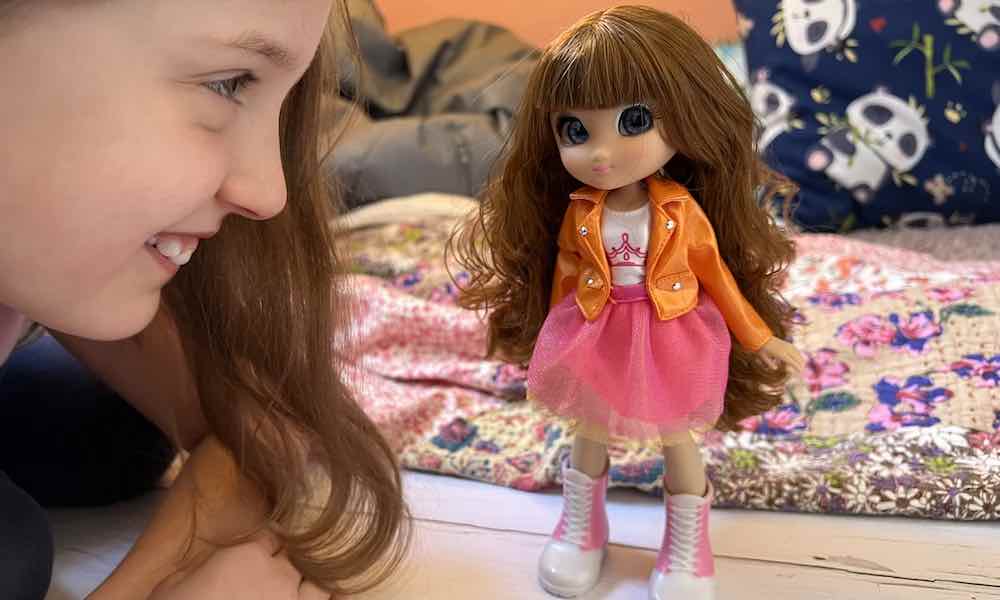 Review Unique Eyes Fashion Dolls