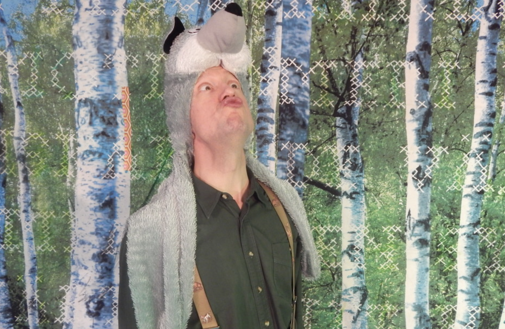 Old MacDonald and the 3 Pigs Plus Audenshaw I man dress as a wolf howling