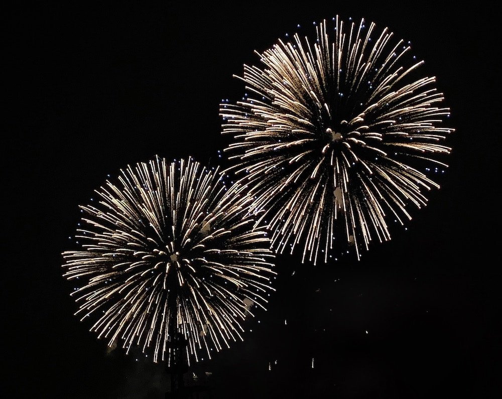 Radcliffe Cricket Club Bonfire nIght display