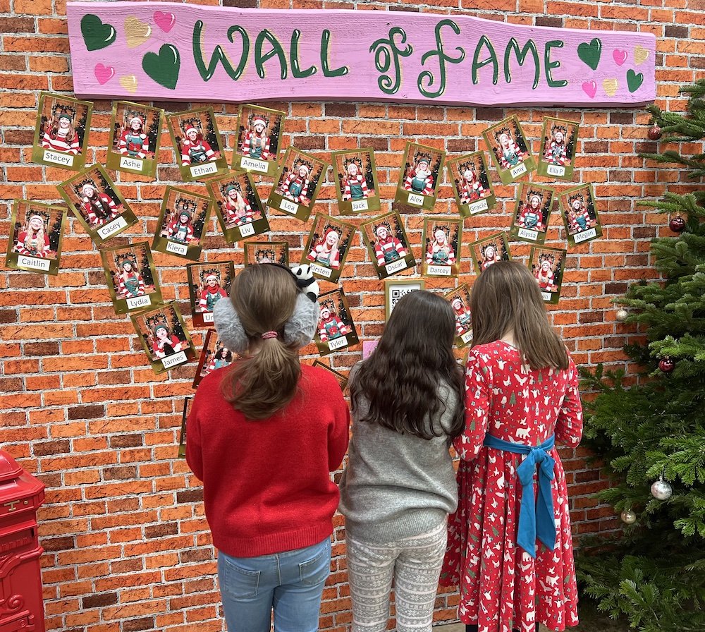 Review Cockfields Farm Christmas - Elf Wall Of Fame