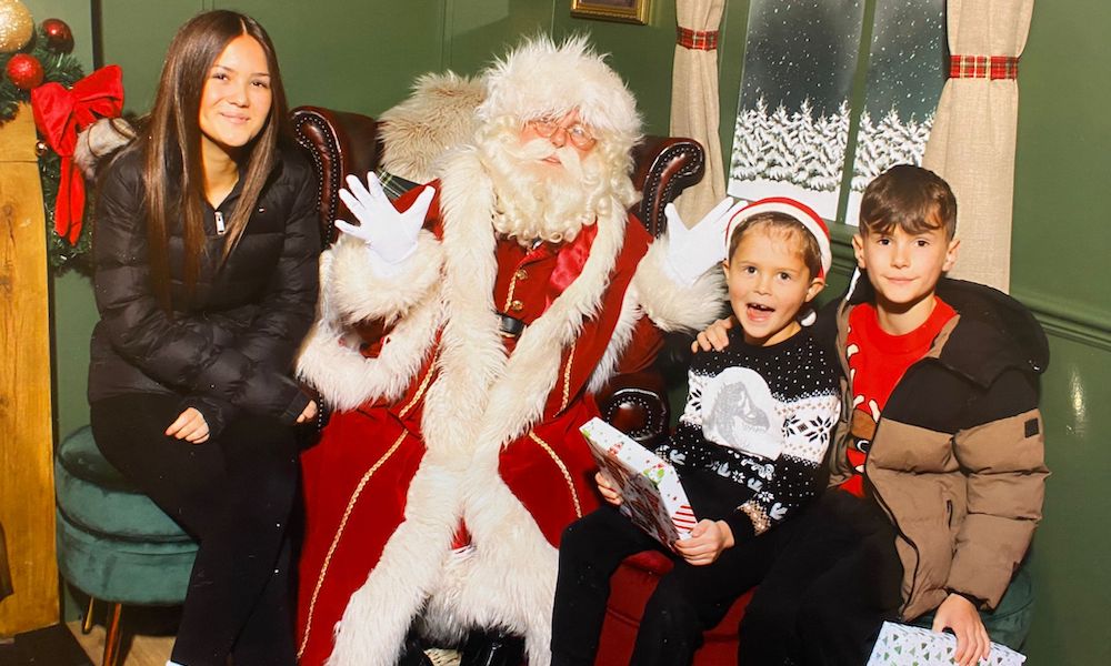 Review Santas Grotto Trafford Centre - kids with santa in his Grotto