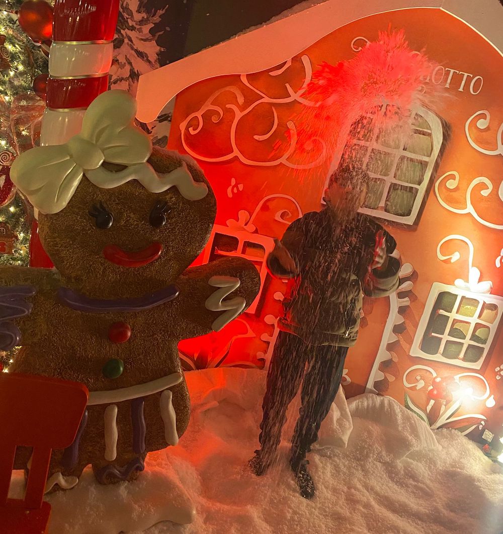 Review Santas Grotto Trafford Centre Playing In The Snow