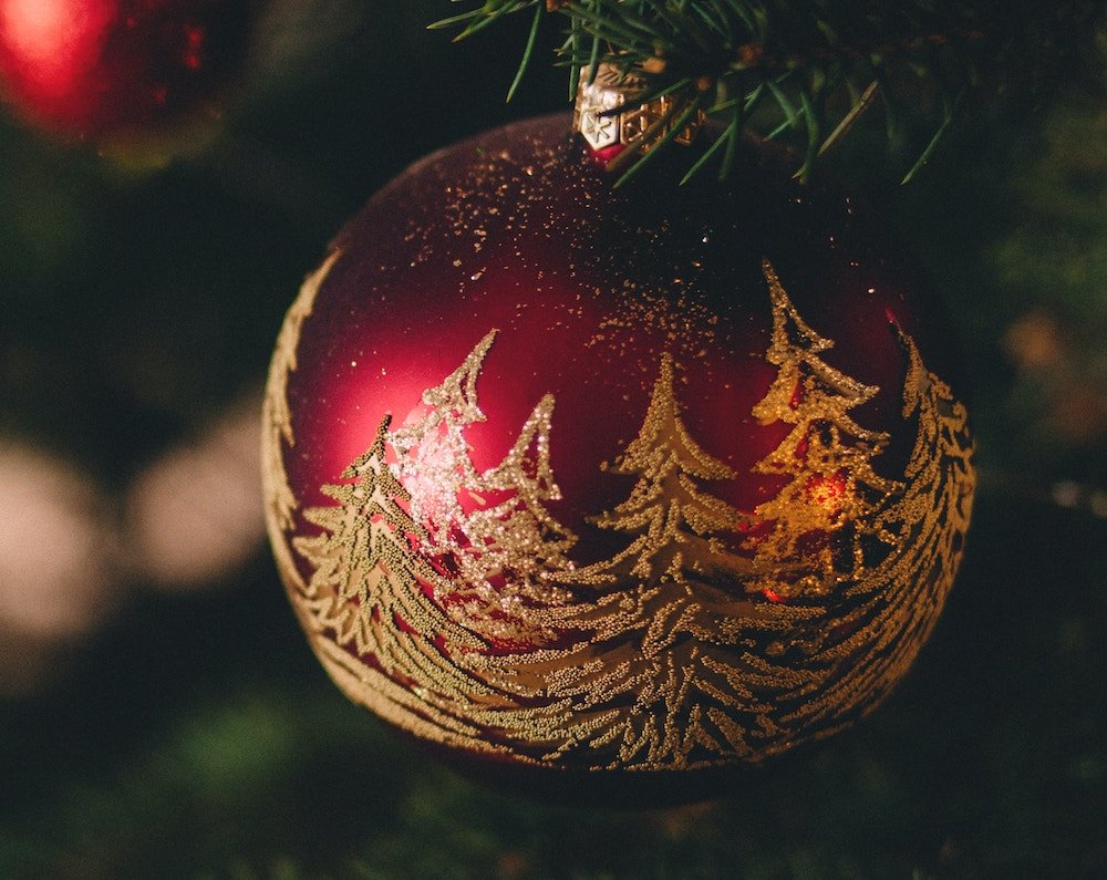 when is the hyde christmas light switch on
